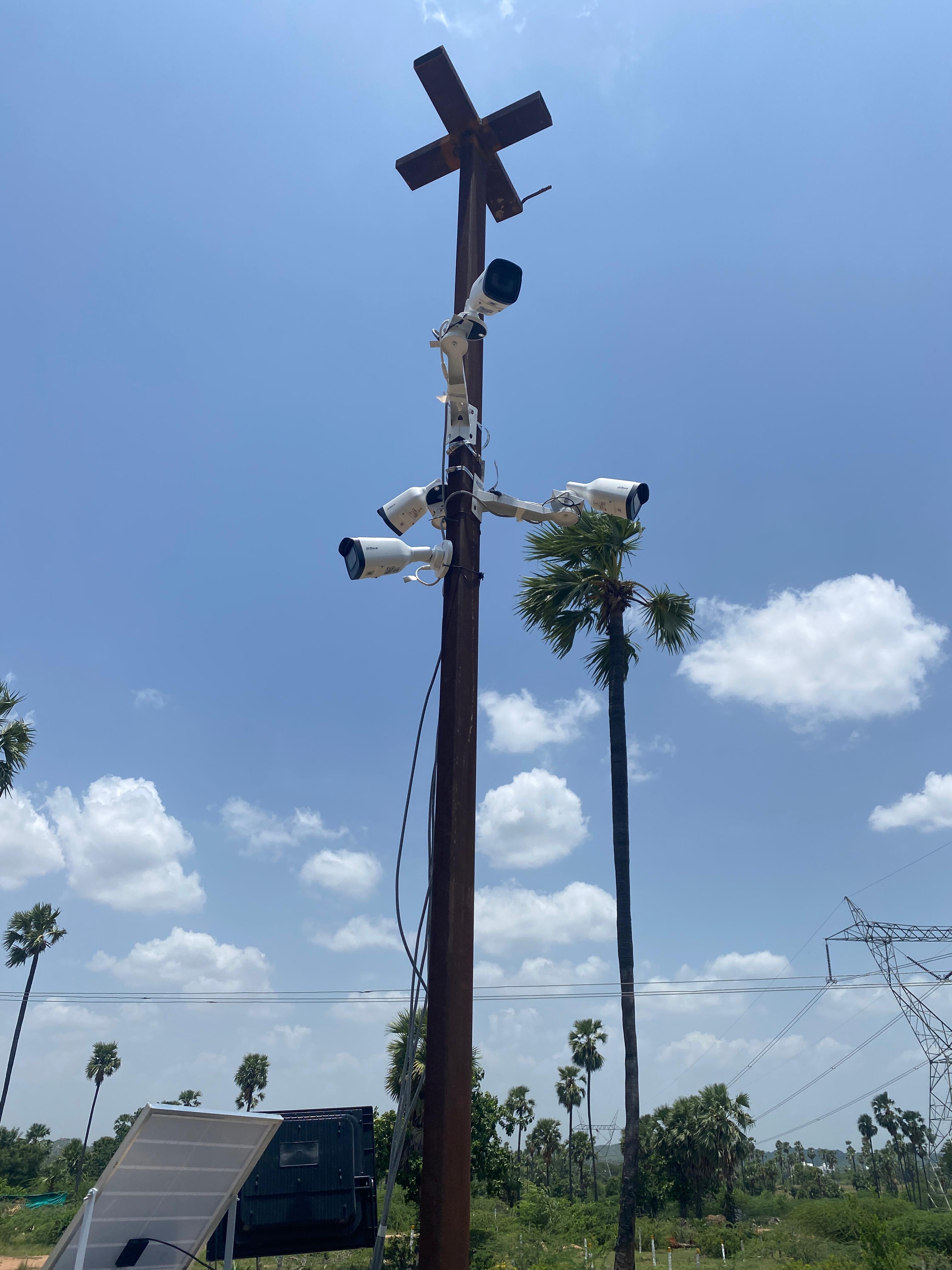SLNS pole-mounted outdoor CCTV camera cluster