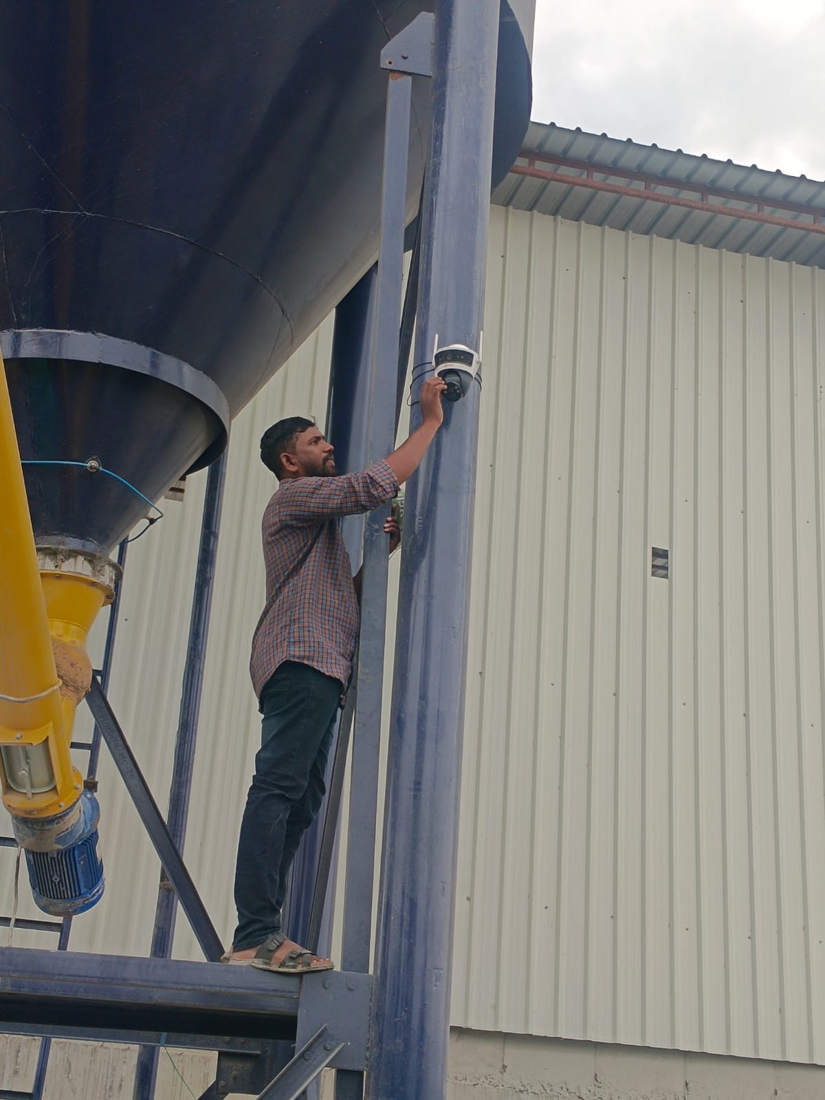 SLNS technician fixing an industrial site CCTV camera on a steel column